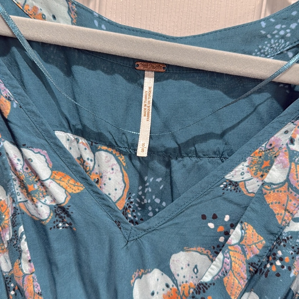 Free People - Picture 2 of 4